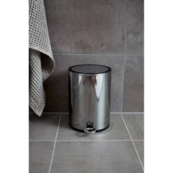 Wenko Poubelle De Salle De Bain à Pédale Monza -Wenko 1000151529 181228 14261900061 MOOD GALLERYIMAGES P000000001000151529 mood